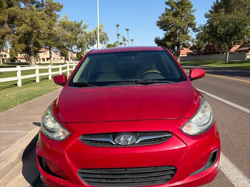 Used 2013 Hyundai Accent GLS FWD image 2