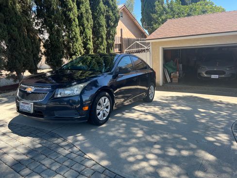 Used 2014 Chevrolet Cruze LS FWD image 5