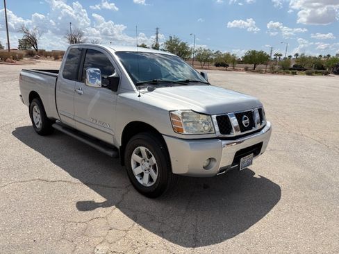 Used 2005 Nissan Titan LE w/ (U01) Nissan Navigation Pkg image 9