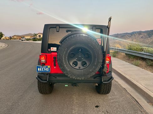 Used 2016 Jeep Wrangler Unlimited Rubicon w/ Connectivity Group image 11