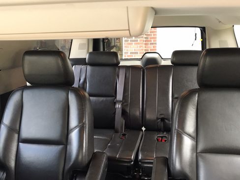 Used 2011 GMC Yukon XL Denali AWD/4WD image 4