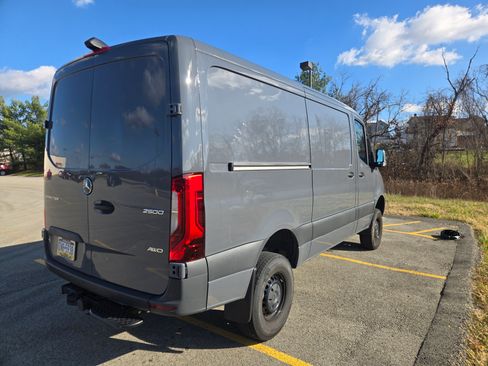 Used 2024 Mercedes-Benz Sprinter 2500 image 13