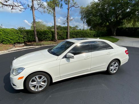Used 2010 Mercedes-Benz E 350 4MATIC Sedan image 2