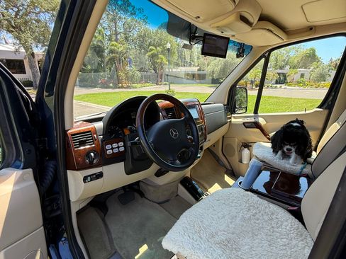 Used 2014 Mercedes-Benz Sprinter 2500 image 24