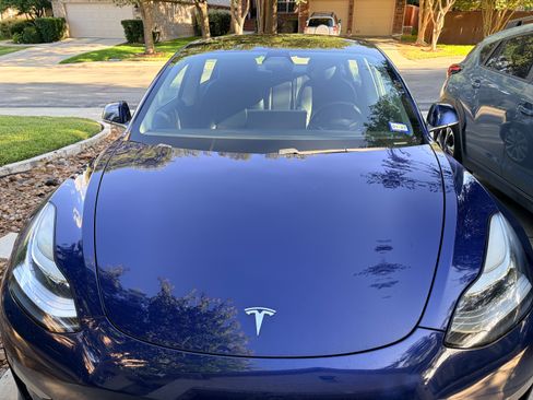 Used 2018 Tesla Model 3 Mid Range RWD image 2