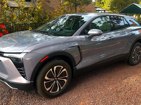 Used 2025 Chevrolet Blazer EV LT image 1