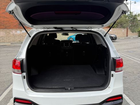 Used 2018 Kia Sorento FWD image 15