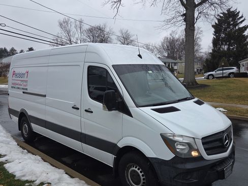 Used 2017 Mercedes-Benz Sprinter 2500 image 4