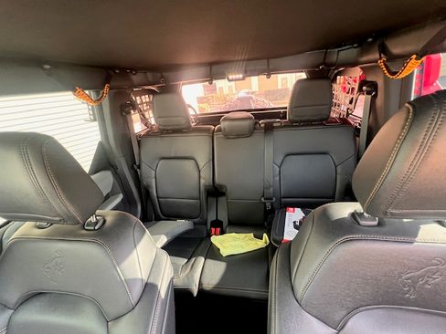 Used 2021 Ford Bronco Badlands image 9