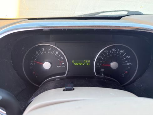 Used 2006 Ford Explorer XLT image 4