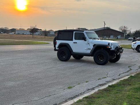 Used 2023 Jeep Wrangler Sport image 27