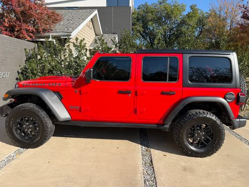 Used 2024 Jeep Wrangler Unlimited Rubicon w/ Technology Group image 17