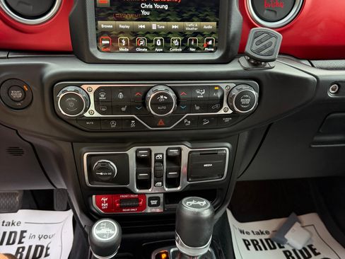 Used 2018 Jeep Wrangler Unlimited Rubicon AWD/4WD image 10