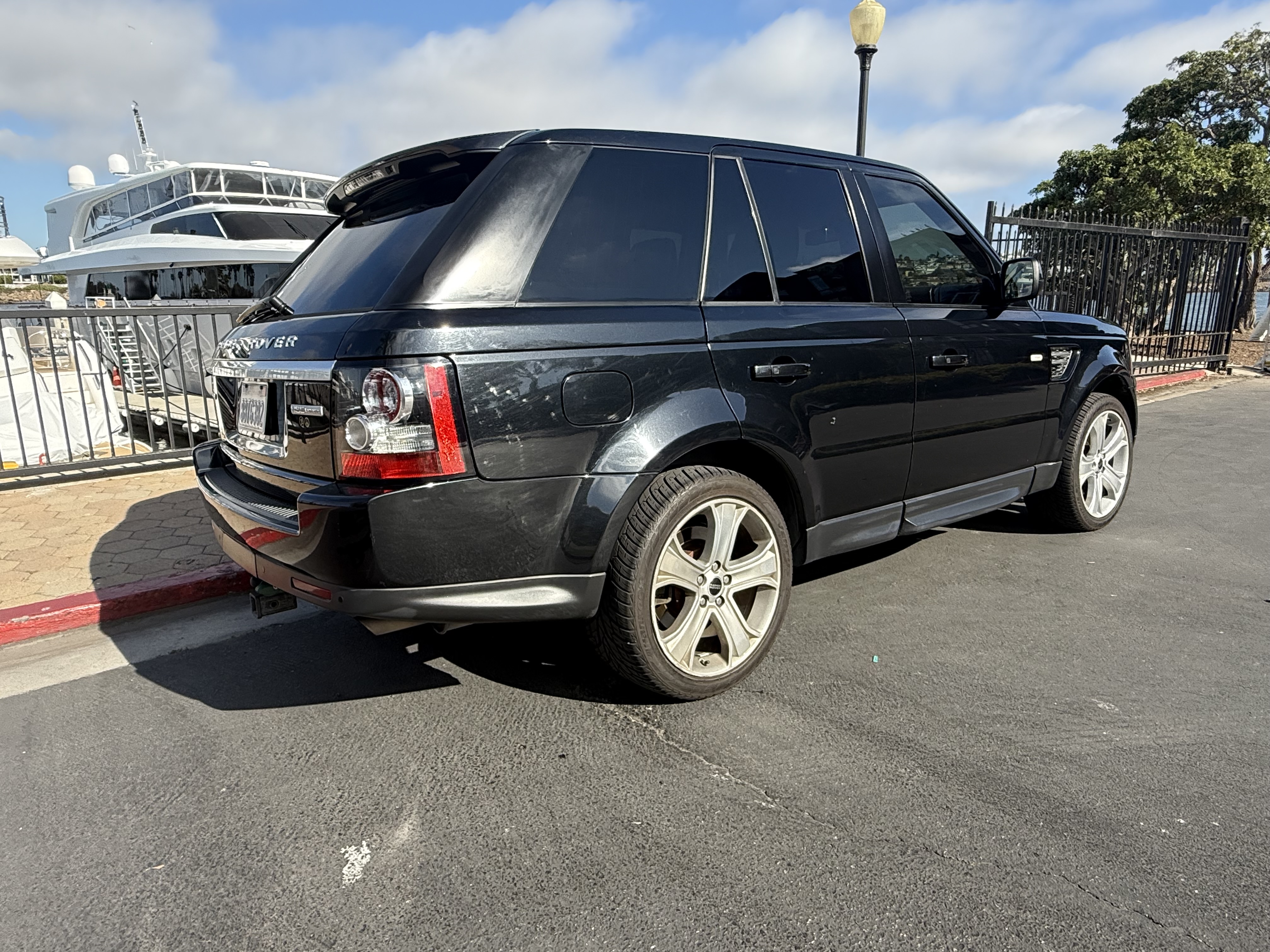 Used 2012 Land Rover Range Rover Sport HSE LUX AWD/4WD image 8