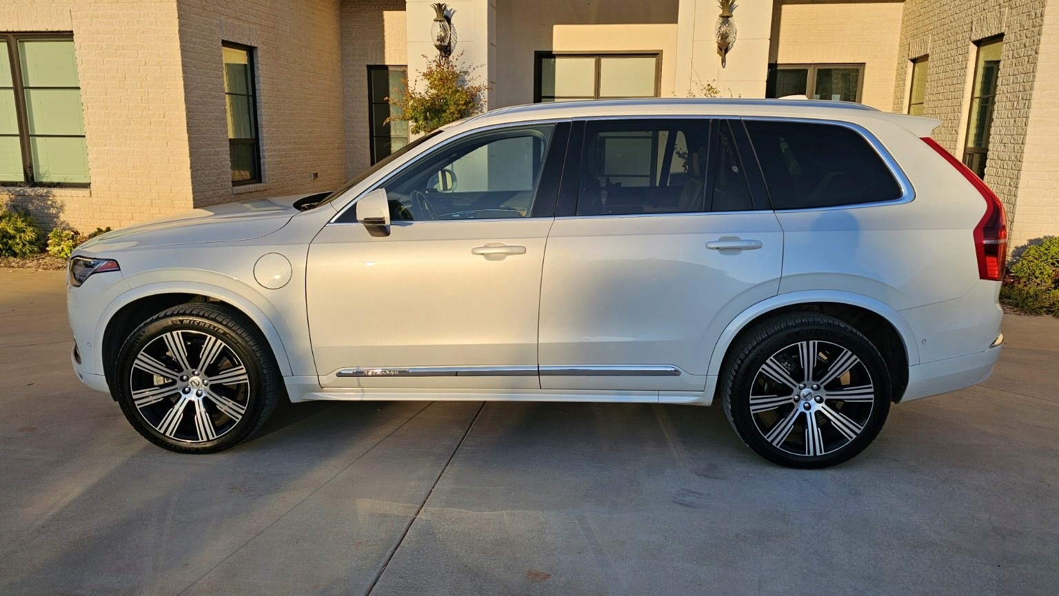 Used 2023 Volvo XC90 T8 Ultimate AWD/4WD image 5