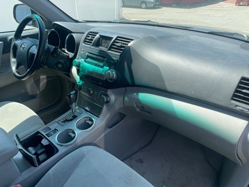 Used 2010 Toyota Highlander 2WD image 14