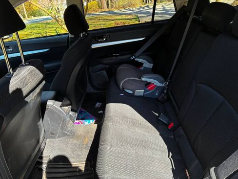 Used 2011 Subaru Outback 2.5i Premium image 4