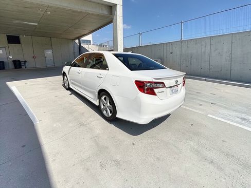 Used 2013 Toyota Camry SE image 10