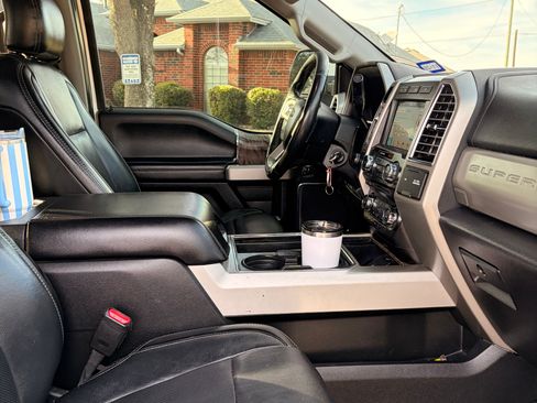 Used 2017 Ford F250 Lariat w/ Lariat Value Package image 11