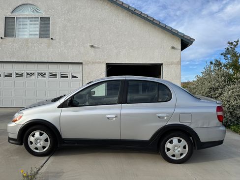 Used 2002 Toyota Echo Sedan FWD image 2