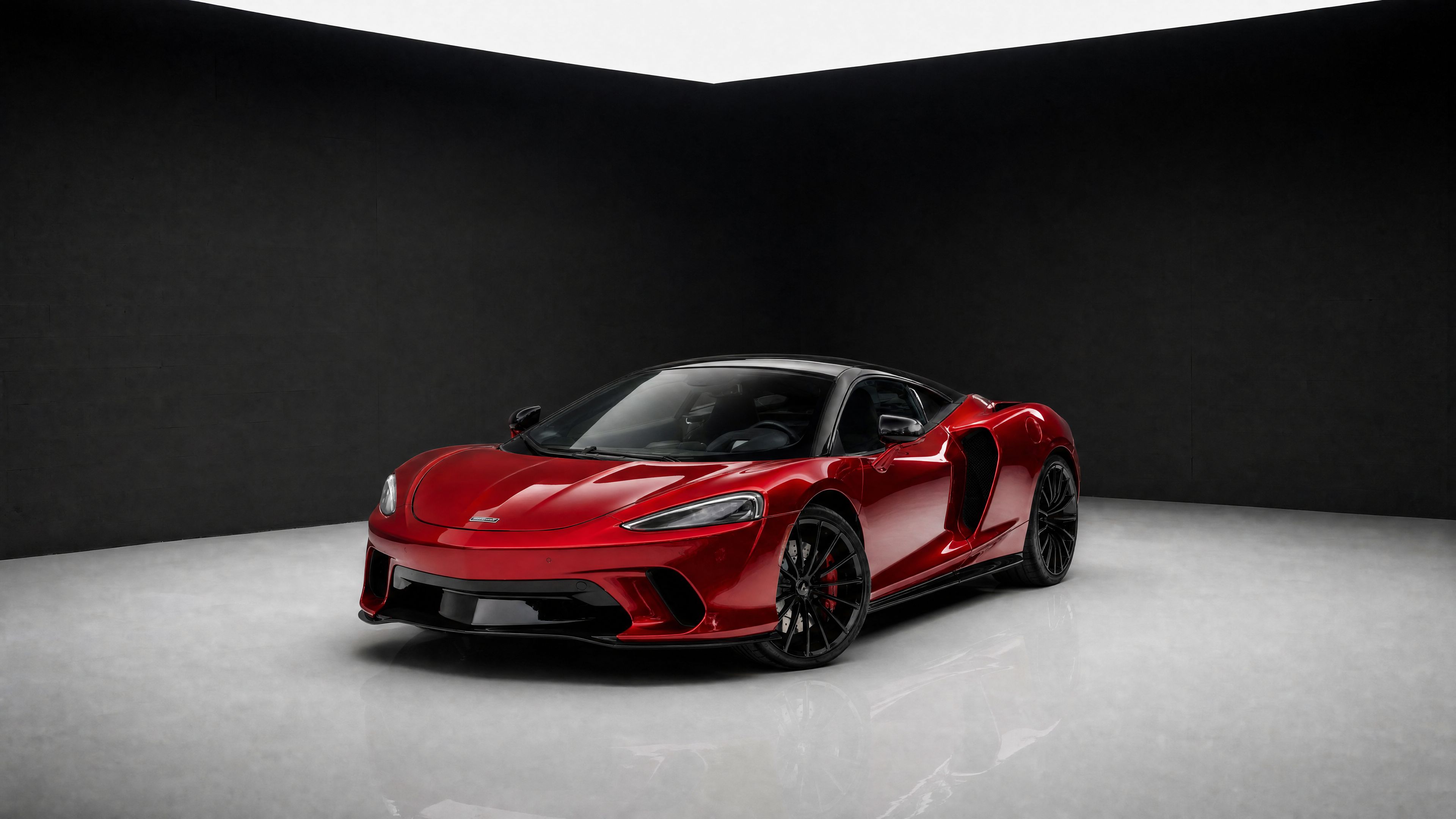 Used 2020 McLaren GT RWD image 1