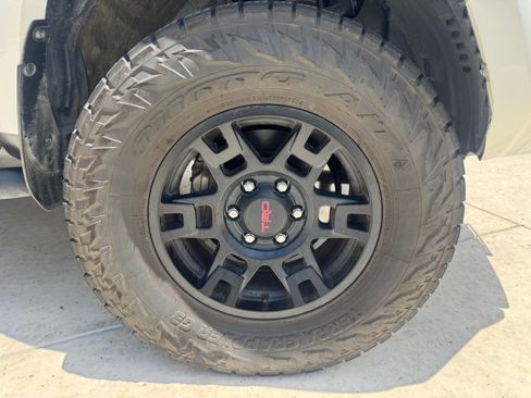 Used 2022 Toyota 4Runner SR5 Premium w/ Moonroof Package AWD/4WD image 6