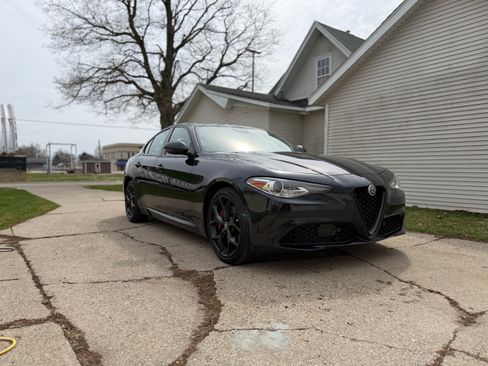 Used 2021 Alfa Romeo Giulia Ti w/ Nero Edizione image 2