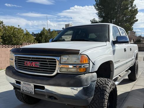 Used 2001 GMC Sierra 2500 2WD Crew Cab HD w/ Convenience Plus Group image 1