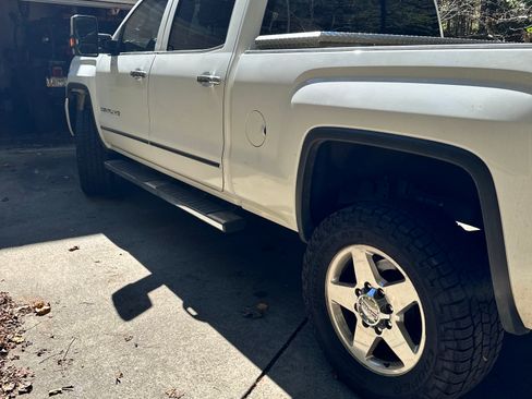 Used 2015 GMC Sierra 2500 Denali w/ Duramax Plus Package image 4