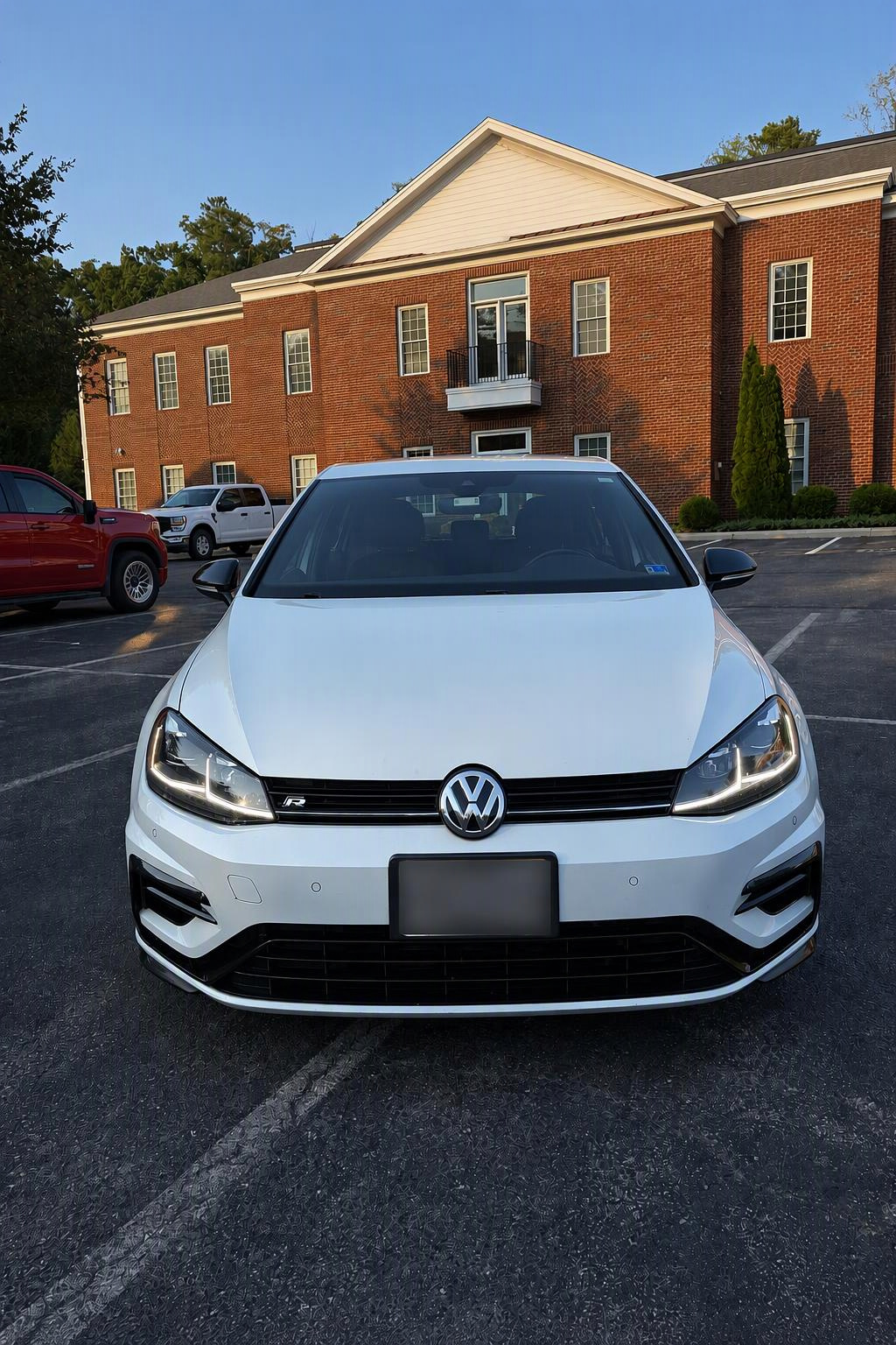 Used 2018 Volkswagen Golf R 4-Door AWD/4WD image 1
