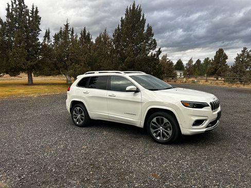 Used 2019 Jeep Cherokee Overland w/ Technology Group image 13