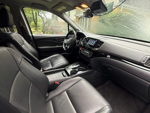 Used 2019 Honda Pilot Touring image 12