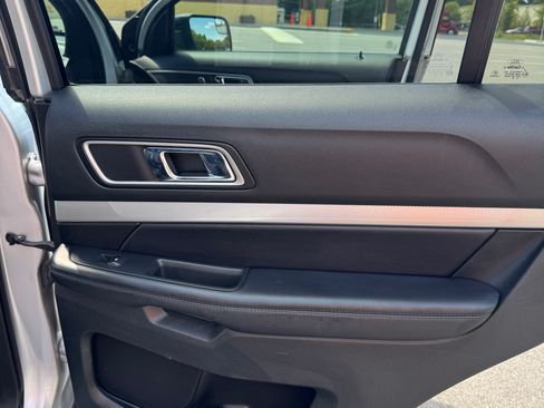 Used 2016 Ford Explorer XLT w/ Equipment Group 202A image 24