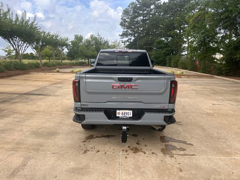 Used 2025 GMC Sierra 2500 AT4 w/ AT4 Premium Plus Package AWD/4WD image 4