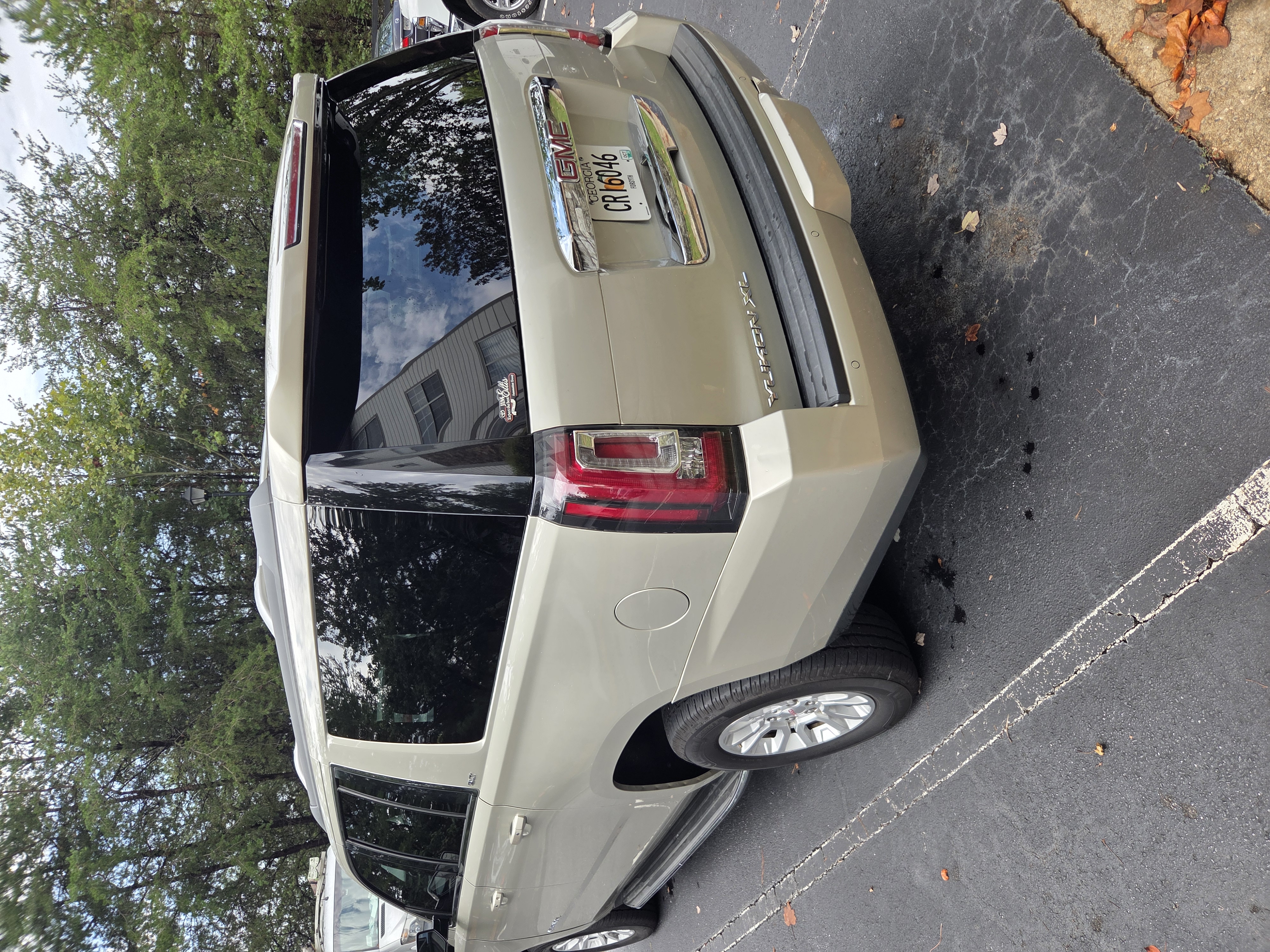 Used 2017 GMC Yukon XL SLT AWD/4WD image 2