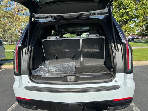 Used 2026 Cadillac Escalade Platinum Sport w/ LPO, ONYX Package AWD/4WD image 30