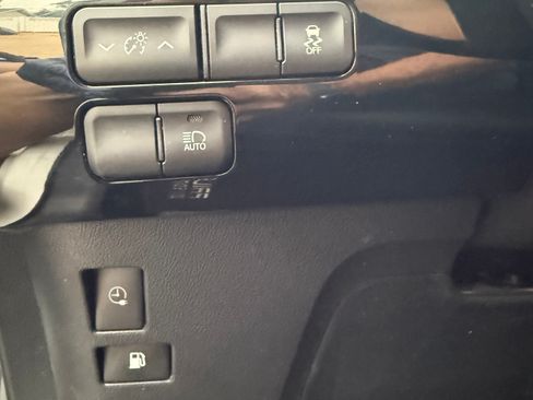 Used 2017 Toyota Prius Prime Premium FWD image 20