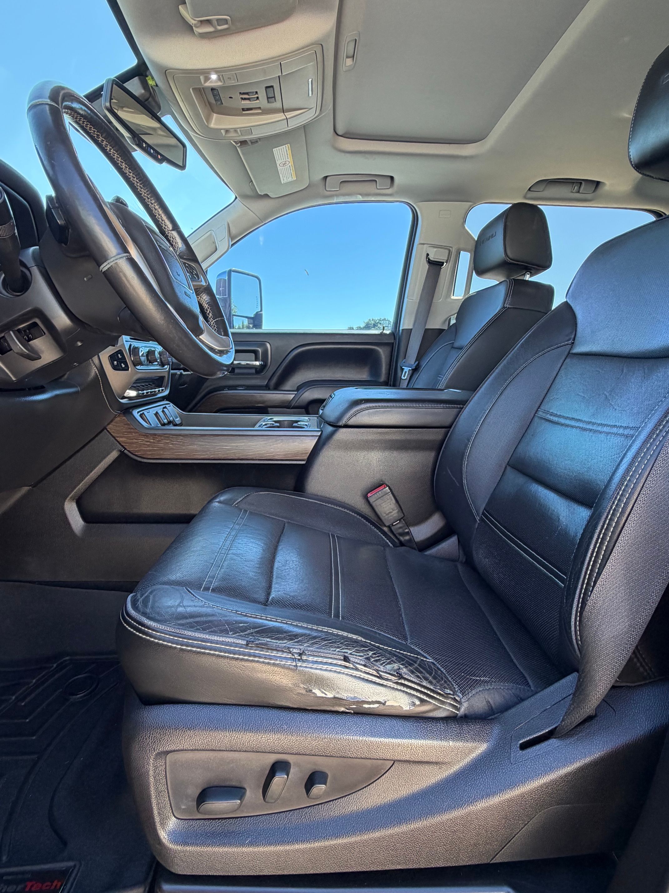Used 2017 GMC Sierra 2500 Denali w/ Suspension Package, Off-Road AWD/4WD image 12