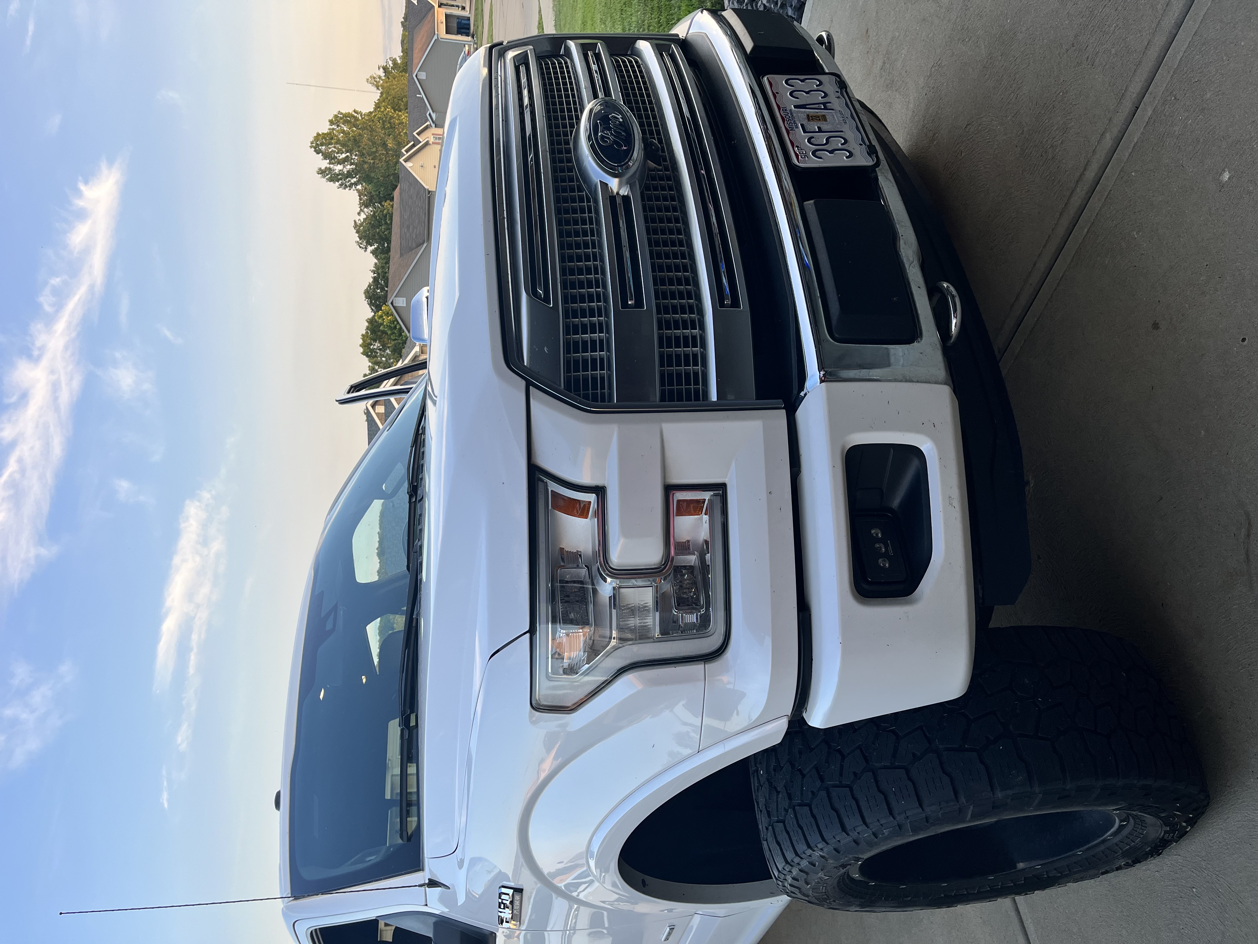 Used 2015 Ford F150 Platinum w/ Equipment Group 701A Luxury AWD/4WD image 2