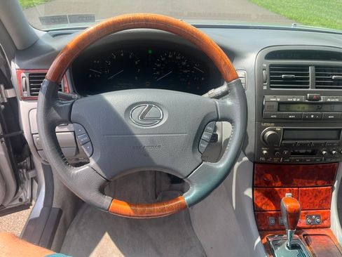 Used 2005 Lexus LS 430 w/ Premium Pkg RWD image 22