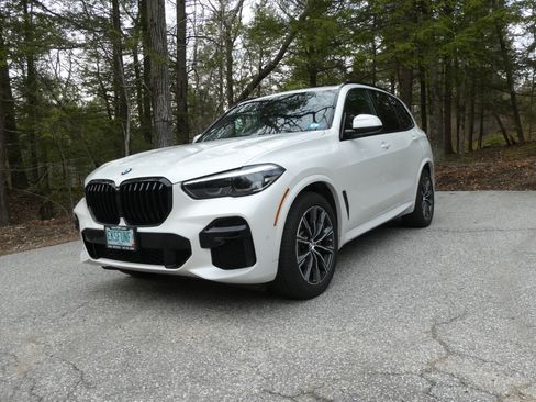 Used 2023 BMW X5 xDrive40i w/ M Sport Package image 1