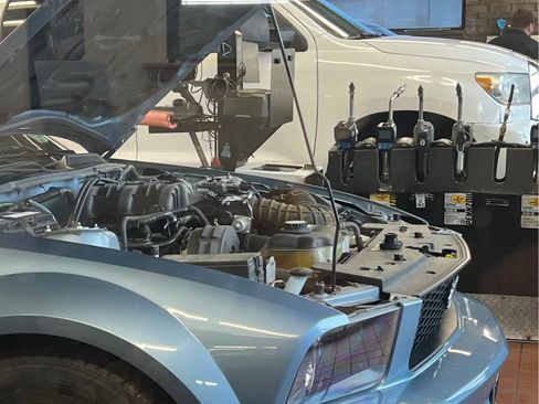 Used 2005 Ford Mustang Deluxe Convertible image 10