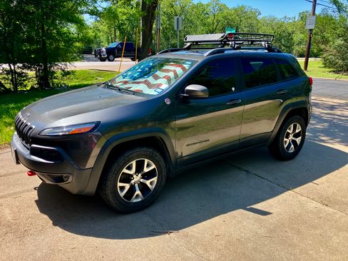 Used 2015 Jeep Cherokee Trailhawk w/ Comfort/Convenience Group AWD/4WD image 1