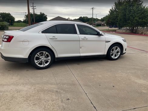 Used 2015 Ford Taurus SEL image 11