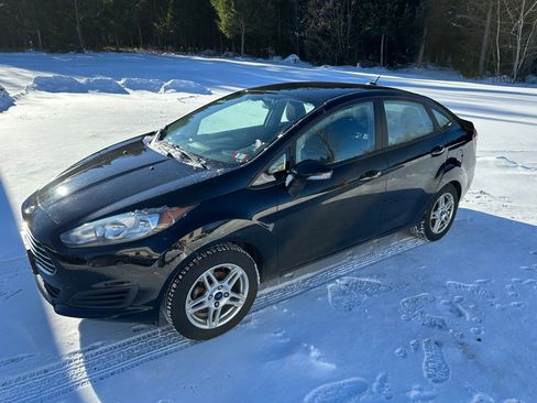 Used 2017 Ford Fiesta SE w/ Cold Weather Package image 4