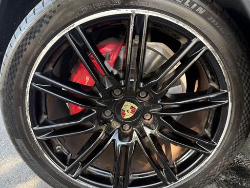 Used 2016 Porsche Cayenne S AWD/4WD image 12