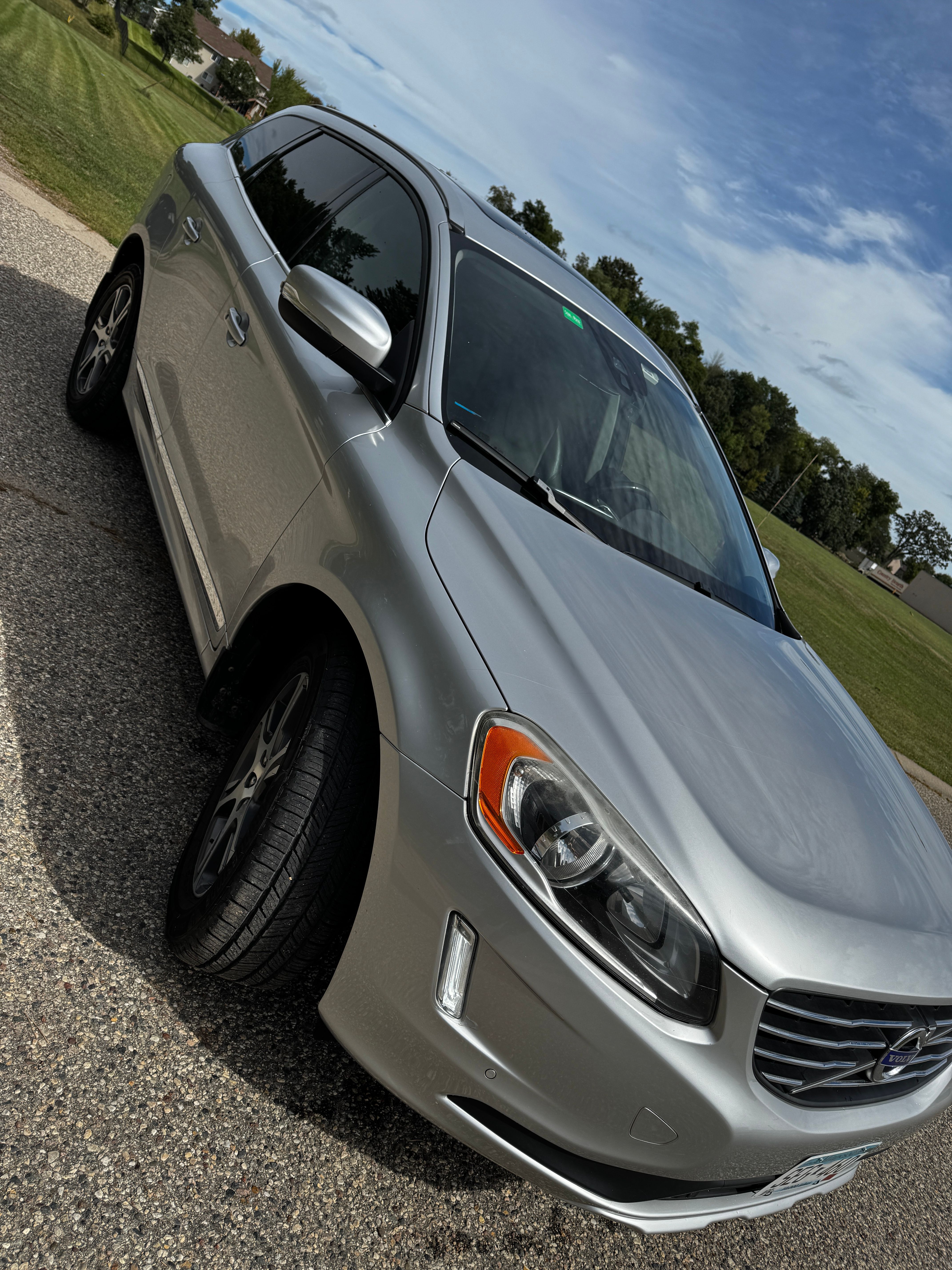 Used 2015 Volvo XC60 T6 w/ Proximity Package AWD/4WD image 11