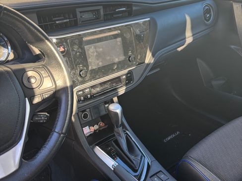 Used 2019 Toyota Corolla SE FWD image 8