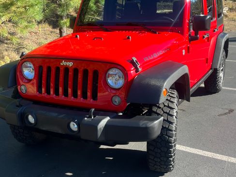 Used 2015 Jeep Wrangler Unlimited Rubicon w/ Connectivity Group image 12