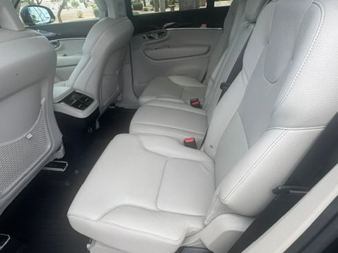 Used 2016 Volvo XC90 T6 Momentum w/ Momentum Plus Package AWD/4WD image 10